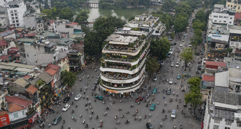 Hà Nội cấm xe máy xăng và “cú chuyển mình" thận trọng