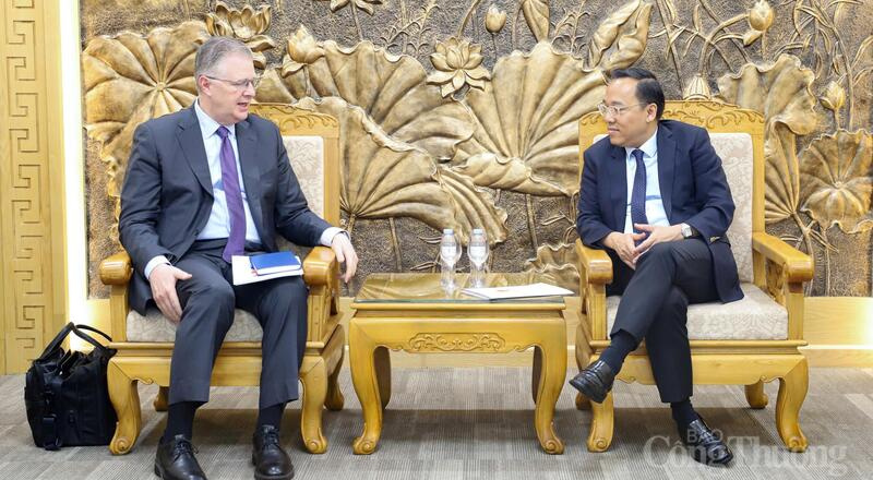 Thứ trưởng Nguyễn Hoàng Long tiếp và làm việc với The Asia Group
