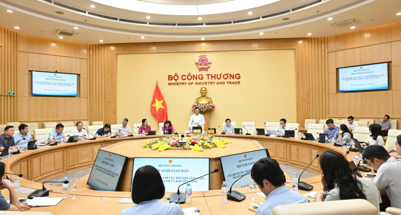 Bộ trưởng Lê Mạnh Hùng làm việc với Cục Đổi mới sáng tạo, Chuyển đổi xanh và Khuyến công