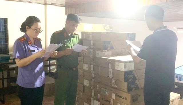 Phù phép bếp từ xuất xứ Trung Quốc thành bếp từ Đức và Thái Lan, một đối tượng bị khởi tố hình sự