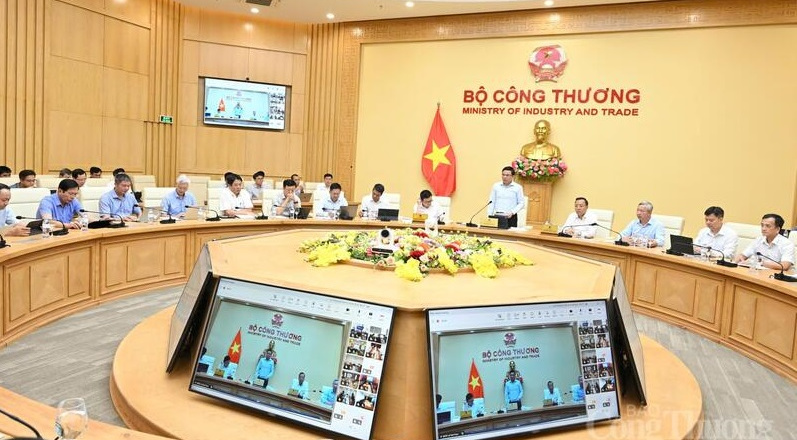 Bộ trưởng Lê Mạnh Hùng chủ trì hội nghị với các tập đoàn, tổng công ty năng lượng, địa phương về đảm bảo cung cấp điện