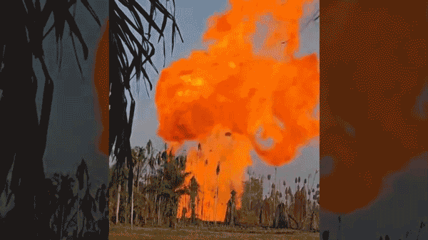 Khí gas tự nhiên phát nổ tạo nên cột lửa khi khoan giếng đáp ứng nhu cầu tưới tiêu