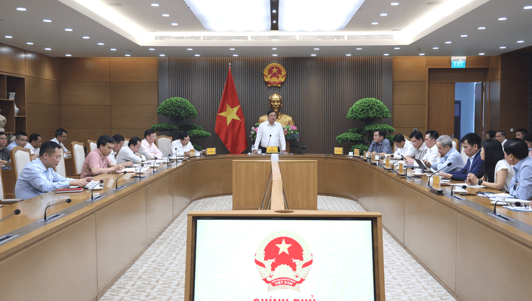 Phó Thủ tướng Thường trực Phạm Gia Túc yêu cầu bảo đảm nguồn cung, chất lượng và quyền lợi người tiêu dùng khi chuyển đổi sang xăng E10