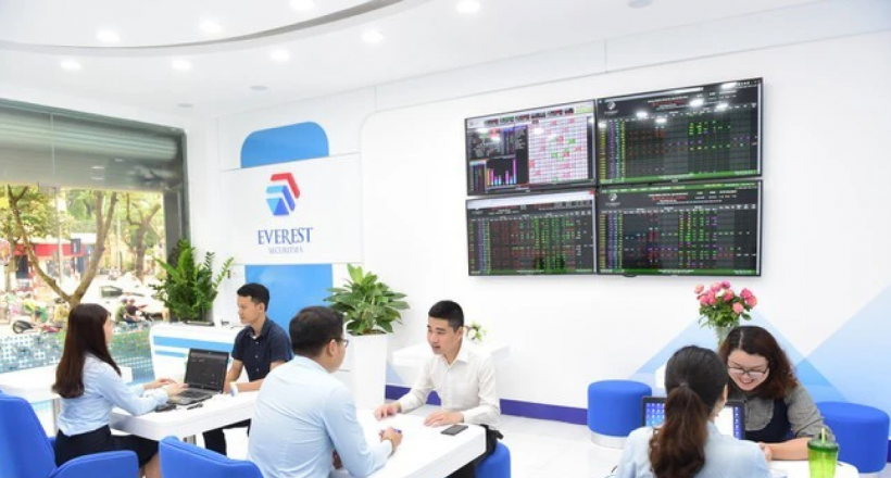 VN-Index trượt dài trong tâm lý bi quan, dòng tiền bắt đáy vẫn dè dặt