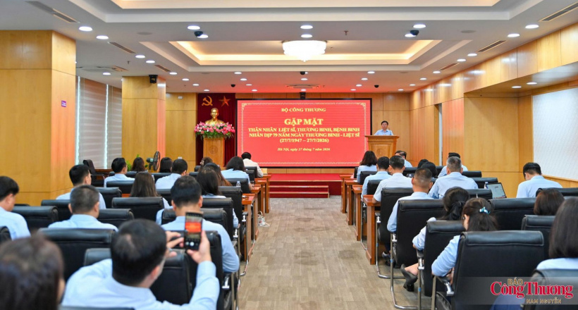 Bộ Công Thương tổ chức gặp mặt thân nhân các gia đình thương binh, liệt sĩ