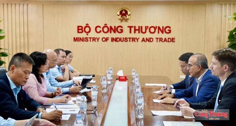 Thứ trưởng Phan Thị Thắng làm việc với đoàn công tác của Tổ chức Khu kinh tế tự do thế giới (WFZO)