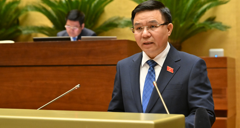 Bộ trưởng Bộ Công Thương Lê Mạnh Hùng trình bày tờ trình về dự án Luật Dầu khí (sửa đổi)