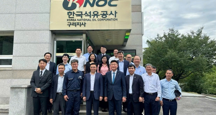 Bộ trưởng Lê Mạnh Hùng thăm và làm việc tại Kho dự trữ dầu cơ sở Guri của Tập đoàn Dầu khí Quốc gia Hàn Quốc