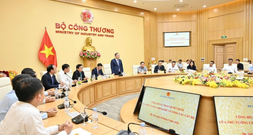 Trao Quyết định của Thủ tướng Chính phủ bổ nhiệm Thứ trưởng Bộ Công Thương