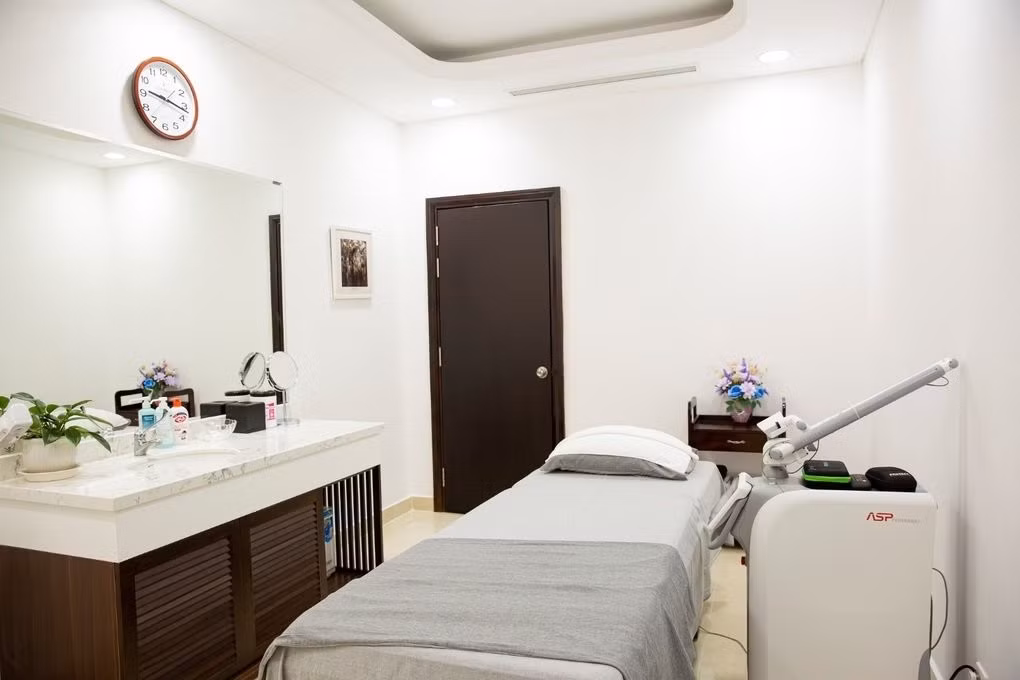 khai-truong-phong-kham-tham-my-vinmec-view-beauty-center-tai-royal-city-7716.jpg.avif