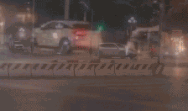 Thêm góc quay vụ tài xế Lexus RX350 "buồn ngủ" húc bay hàng loạt phương tiện rồi lật ngửa trên phố Trung Kính, Hà Nội