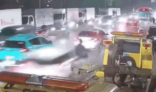 Lao như “tên bắn”, đâm hàng loạt phương tiện sedan gây tai nạn liên hoàn trên phố Nguyễn Chánh, Hà Nội