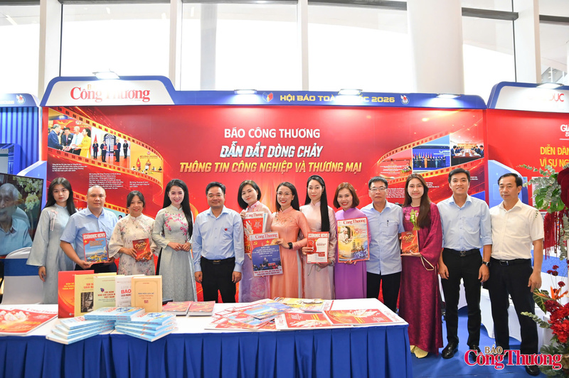Đội ngũ cán bộ, phóng viên, biên tập viên và người lao động Báo Công Thương tham gia Hội Báo toàn quốc 2026.