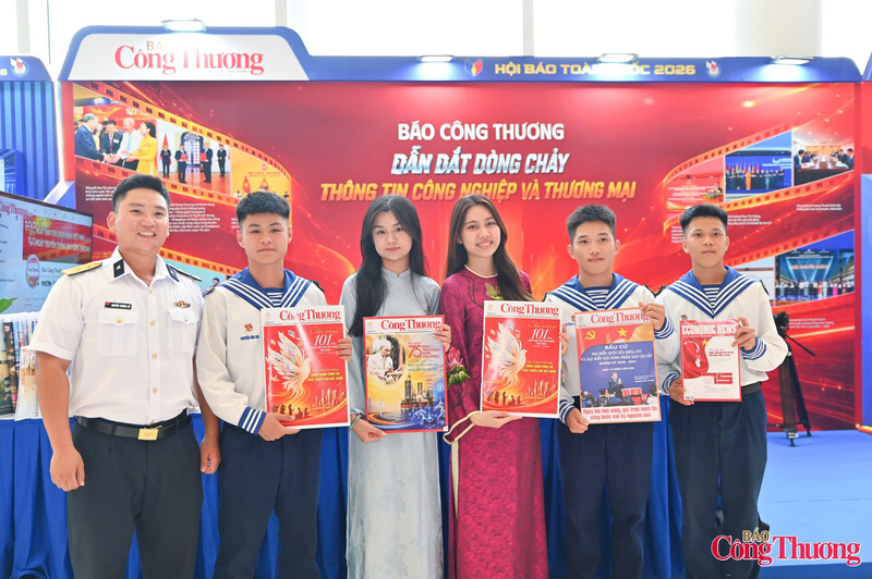 Không chỉ giới thiệu các sản phẩm báo chí tiêu biểu, gian trưng bày của Báo Công Thương còn lan tỏa hình ảnh một tòa soạn hiện đại, sáng tạo và gắn kết với bạn đọc.