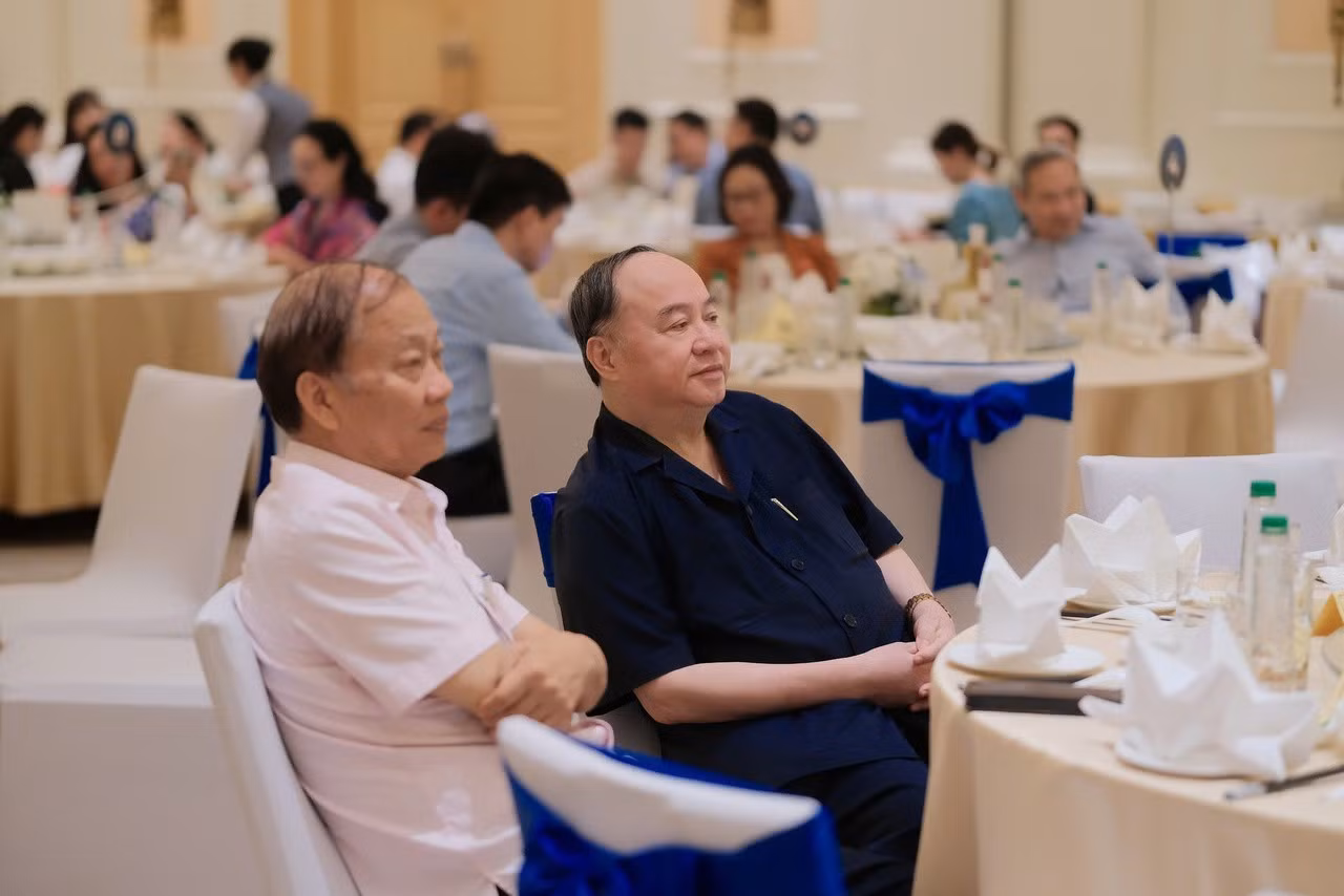 gala1.jpg.avif