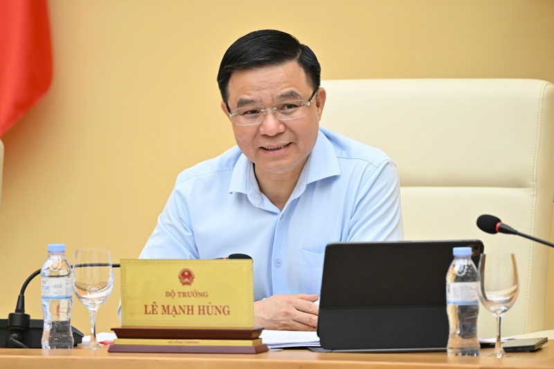 Bộ trưởng Bộ Công Thương Lê Mạnh Hùng chủ trì cuộc họp. Ảnh: Cấn Dũng