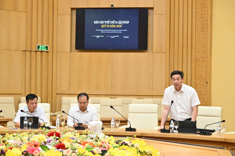 Vụ trưởng Vụ Pháp chế Ngô Đức Minh phát biểu tại cuộc họp. Ảnh: Cấn Dũng