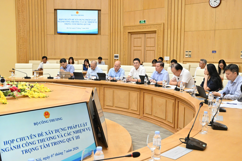 Đại diện các Cục, vụ, đơn vị trực thuộc Bộ tham dự cuộc họp. Ảnh: Cấn Dũng