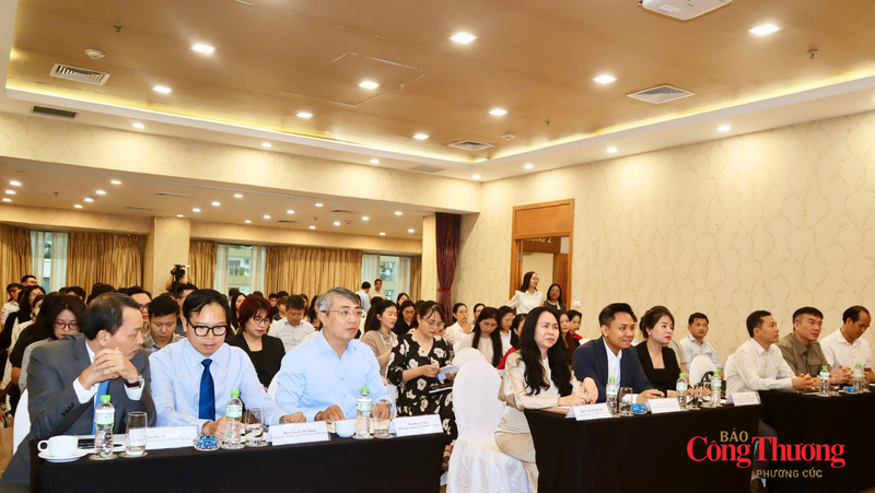 Các đại biểu tham dự Hội nghị giới thiệu Luật Thương mại điện tử và Nghị định số 248/2026/NĐ-CP.