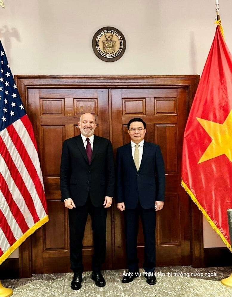 Bộ trưởng Bộ Công Thương Lê Mạnh Hùng làm việc với Bộ trưởng Thương mại Hoa Kỳ Howard Lutnick nhằm thúc đẩy trao đổi các định hướng lớn trong hợp tác kinh tế - thương mại song phương.