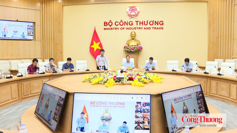 Toàn cảnh cuộc họp.