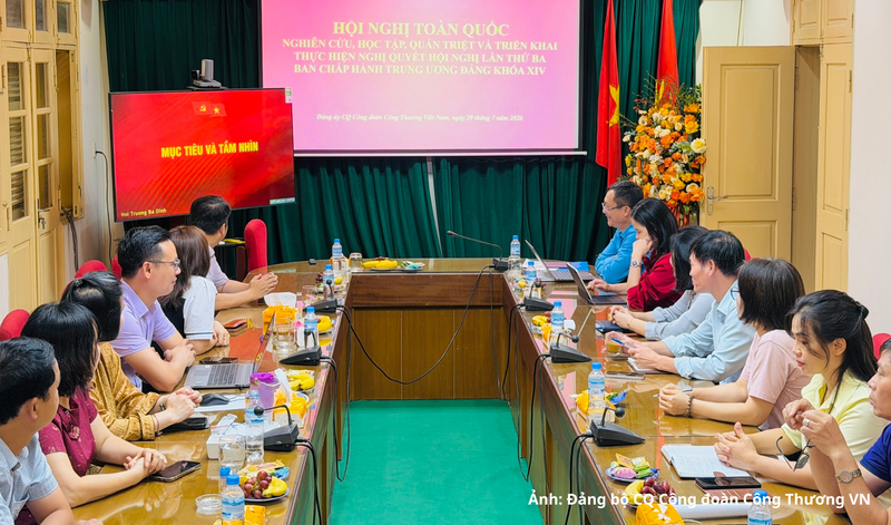 Đảng viên tham dự học tập quán triệt nghị quyết tại điểm cầu Cơ quan Công đoàn Công Thương Việt Nam.