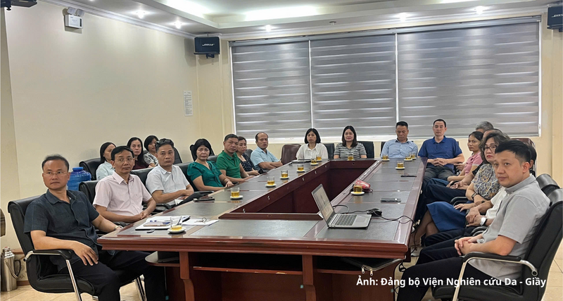 Đảng viên học tập, quán triệt, triển khai nghị quyết tại điểm cầu Viện Nghiên cứu Da - Giầy.