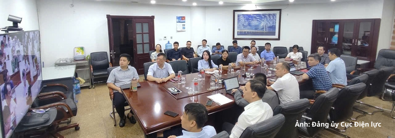 Đảng viên học tập, quán triệt, triển khai nghị quyết tại điểm cầu Cục Điện lực.