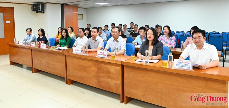 Đảng viên tham dự học tập quán triệt nghị quyết tại điểm cầu Báo Công Thương.