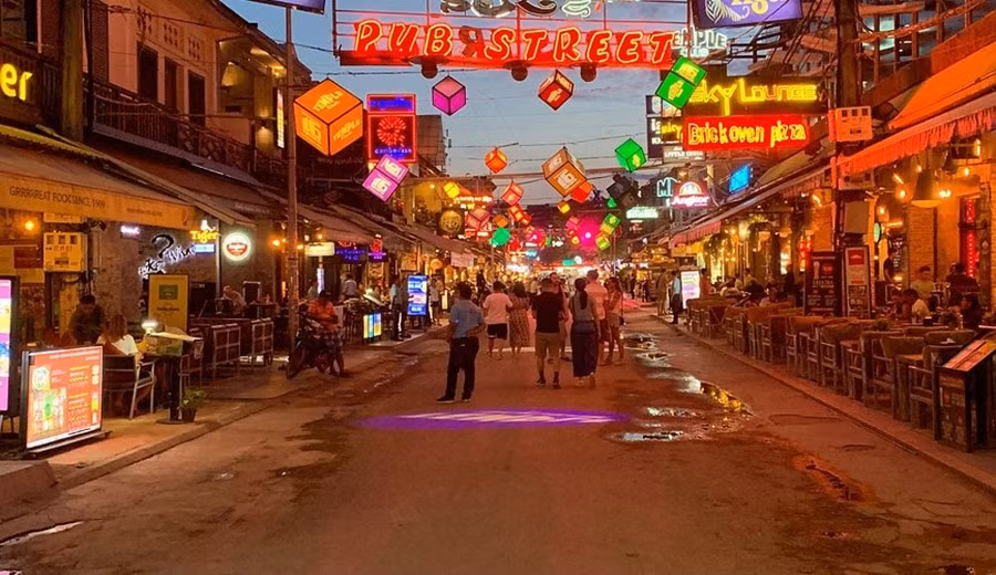 siem-reap-campuchia-pho-di-bo-pub-street.jpg.avif