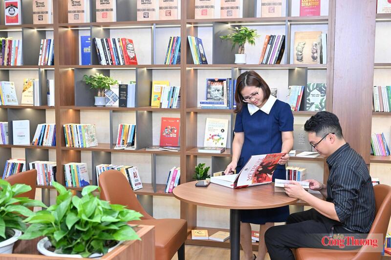 Không gian văn hóa đọc ngành Công Thương được kỳ vọng trở thành địa chỉ học tập, nghiên cứu và chia sẻ tri thức của cán bộ, công chức, viên chức, người lao động của Bộ Công Thương. Ảnh: Cấn Dũng