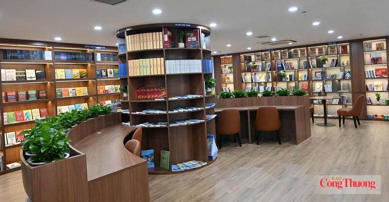 Không gian văn hóa đọc được thiết kế với nhiều khu vực, đa dạng các sản phẩm sách. Ảnh: Cấn Dũng
