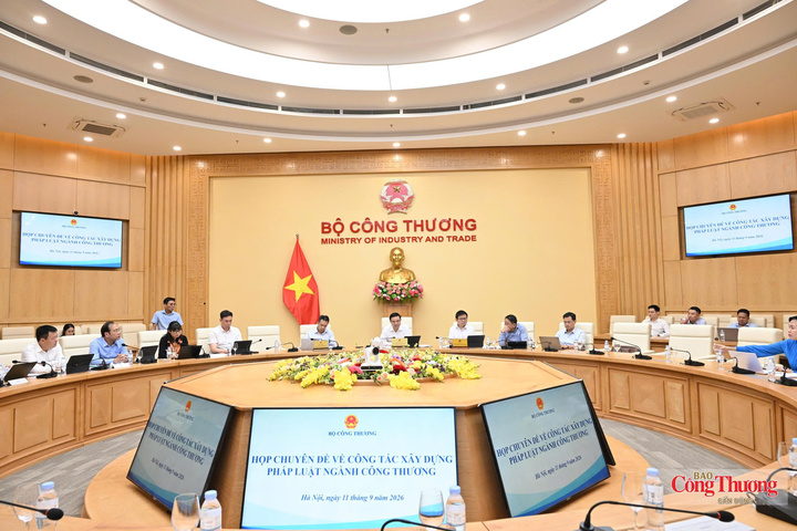 Bộ trưởng Bộ Công Thương Lê Mạnh Hùng đã chủ trì cuộc họp chuyên đề về công tác xây dựng, hoàn thiện thể chế ngành Công Thương