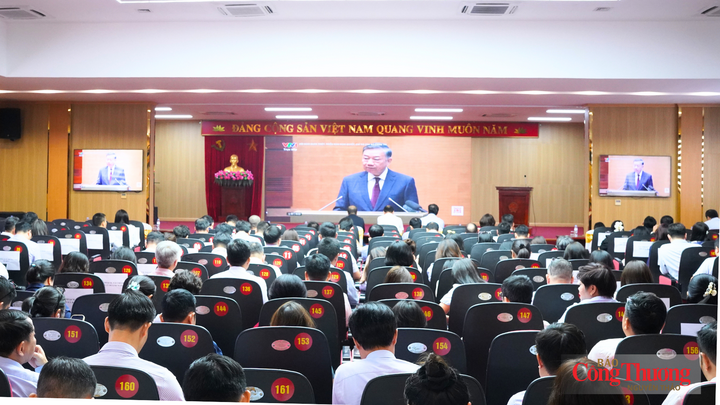 Điểm cầu trực tuyến Bộ Công Thương nghiên cứu, học tập, quán triệt và triển khai thực hiện một số Nghị quyết, Chỉ thị của Bộ Chính trị.